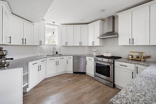 30-32 Oakland St, Newton, MA 02458