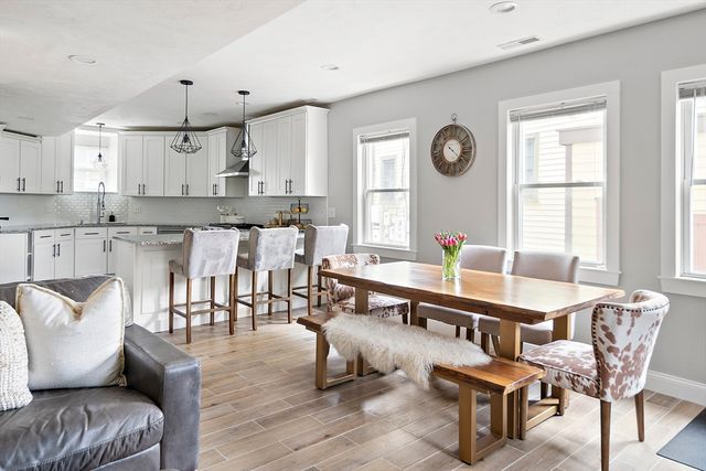 30-32 Oakland St, Newton, MA 02458