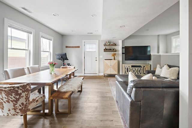 30-32 Oakland St, Newton, MA 02458