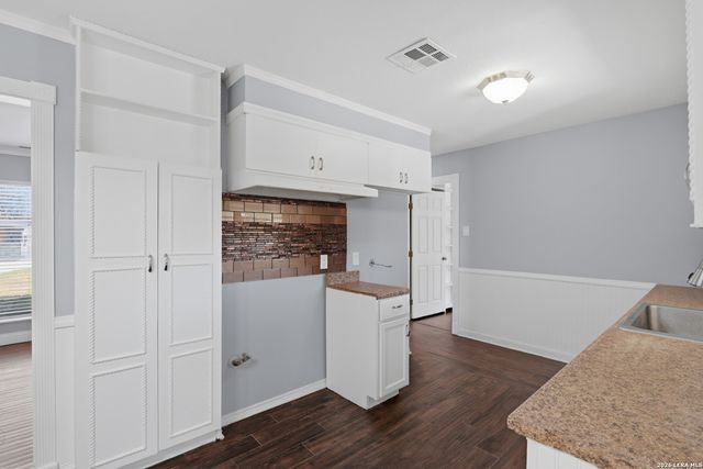 210 N Guilford Dr, San Antonio, TX 78217