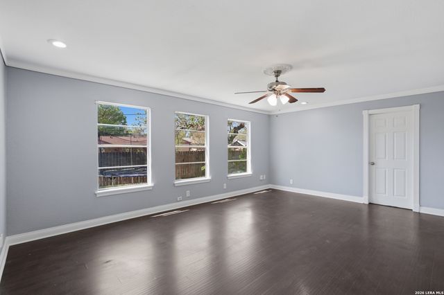 210 N Guilford Dr, San Antonio, TX 78217