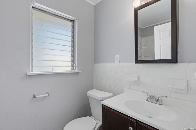 210 N Guilford Dr, San Antonio, TX 78217