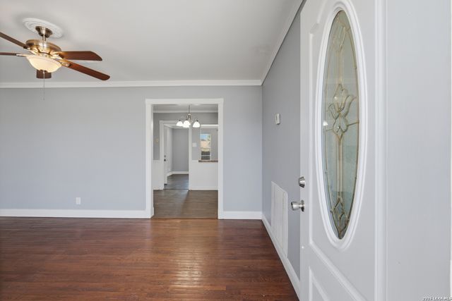 210 N Guilford Dr, San Antonio, TX 78217