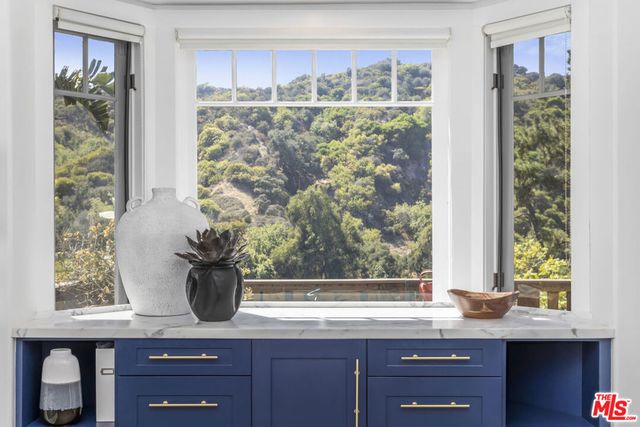 2201 Beech Knoll Road, Los Angeles, CA 90046