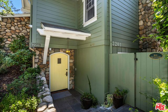 2201 Beech Knoll Road, Los Angeles, CA 90046