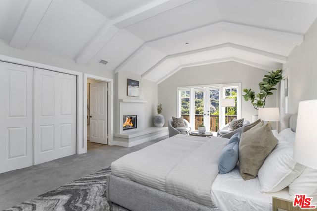 2201 Beech Knoll Road, Los Angeles, CA 90046