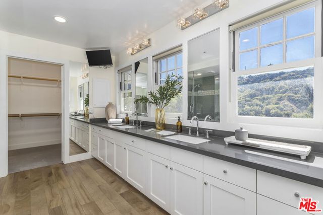 2201 Beech Knoll Road, Los Angeles, CA 90046