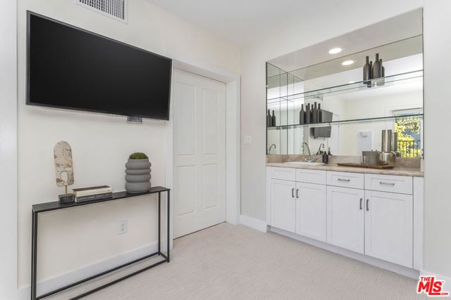 2201 Beech Knoll Road, Los Angeles, CA 90046