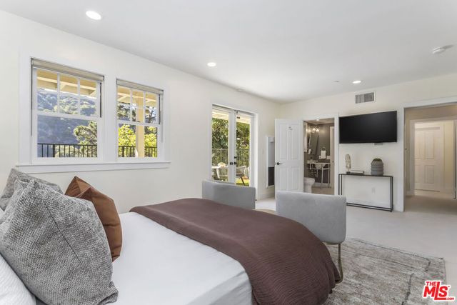 2201 Beech Knoll Road, Los Angeles, CA 90046