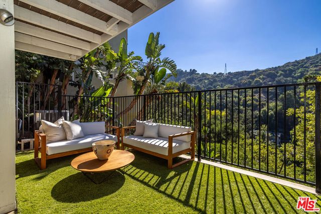 2201 Beech Knoll Road, Los Angeles, CA 90046