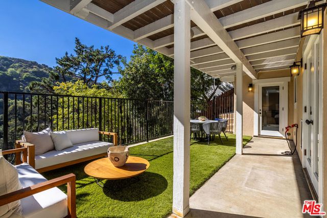 2201 Beech Knoll Road, Los Angeles, CA 90046