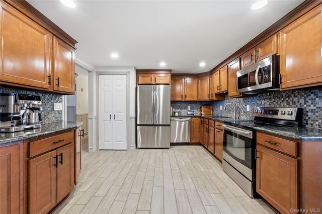 1055 Sipp Avenue, Medford, NY 11763