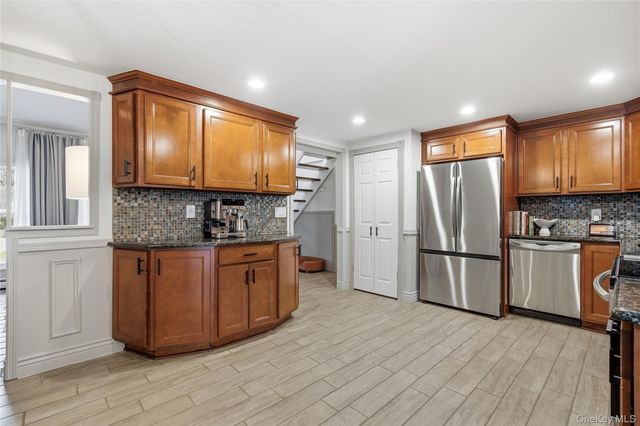 1055 Sipp Avenue, Medford, NY 11763