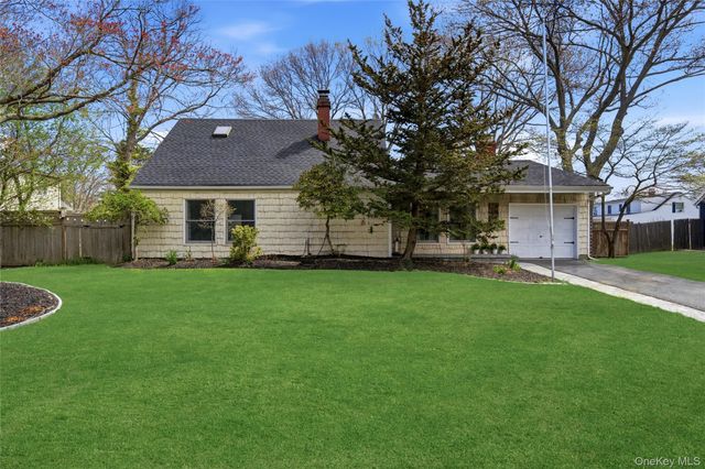 1055 Sipp Avenue, Medford, NY 11763