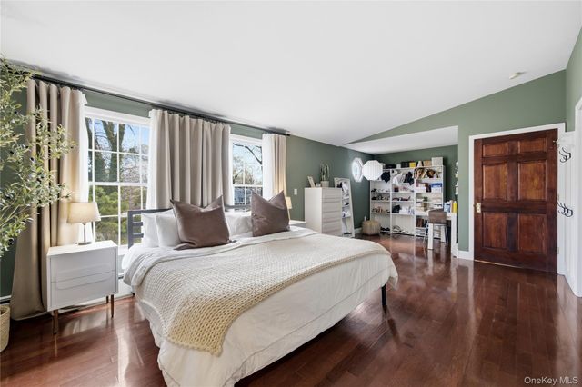 1055 Sipp Avenue, Medford, NY 11763