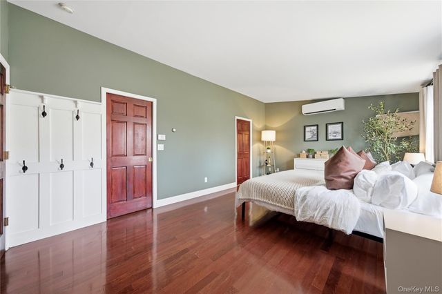 1055 Sipp Avenue, Medford, NY 11763