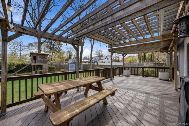 1055 Sipp Avenue, Medford, NY 11763