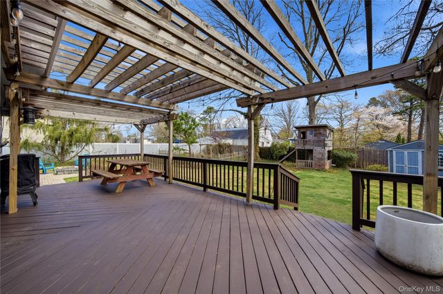 1055 Sipp Avenue, Medford, NY 11763