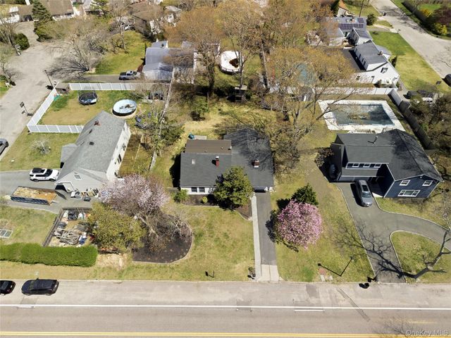 1055 Sipp Avenue, Medford, NY 11763