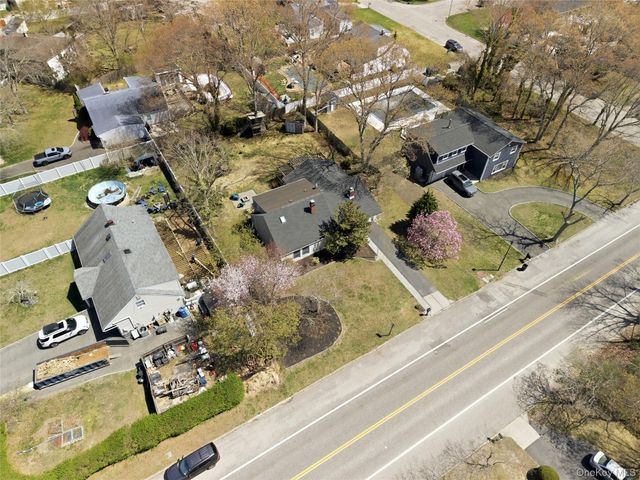 1055 Sipp Avenue, Medford, NY 11763