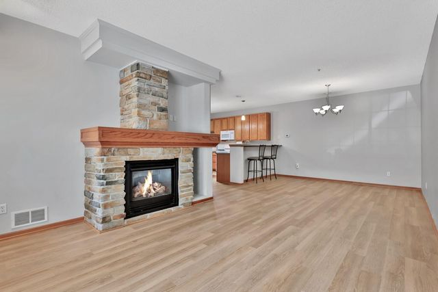 750 Maple Hills Drive B, Maplewood, MN 55117
