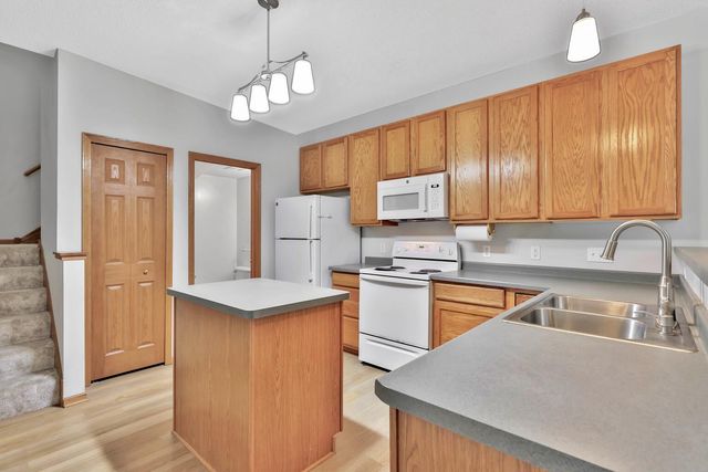 750 Maple Hills Drive B, Maplewood, MN 55117