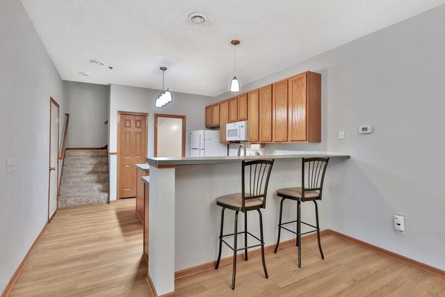750 Maple Hills Drive B, Maplewood, MN 55117