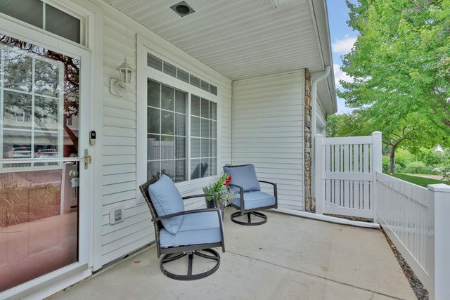 750 Maple Hills Drive B, Maplewood, MN 55117