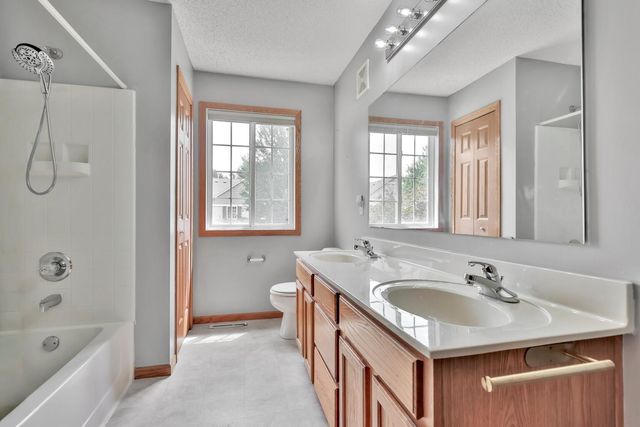 750 Maple Hills Drive B, Maplewood, MN 55117