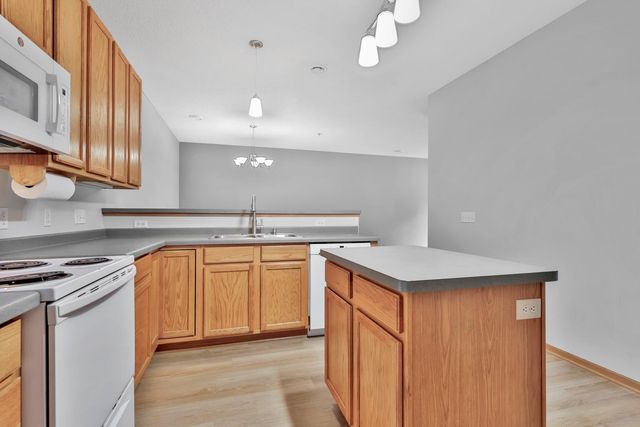 750 Maple Hills Drive B, Maplewood, MN 55117