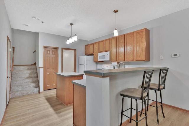 750 Maple Hills Drive B, Maplewood, MN 55117