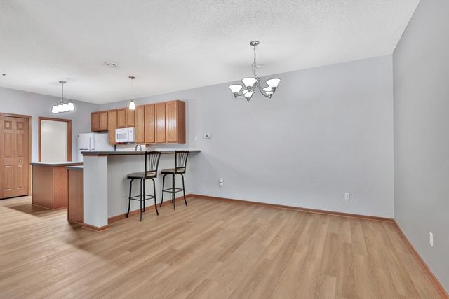 750 Maple Hills Drive B, Maplewood, MN 55117