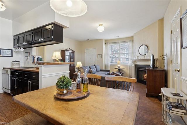 404 Primrose LN, Chesapeake, VA 23320