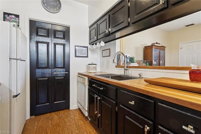 404 Primrose LN, Chesapeake, VA 23320