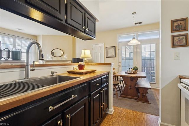 404 Primrose LN, Chesapeake, VA 23320