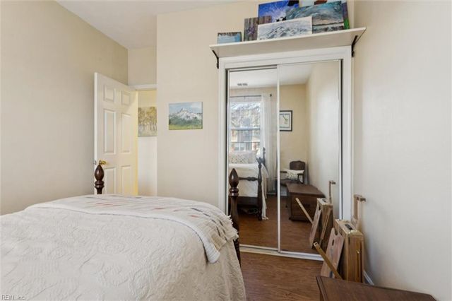 404 Primrose LN, Chesapeake, VA 23320