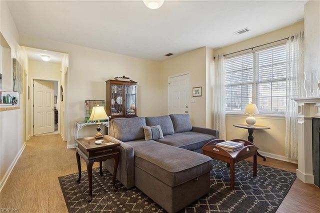 404 Primrose LN, Chesapeake, VA 23320