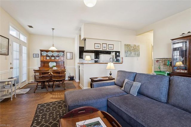 404 Primrose LN, Chesapeake, VA 23320