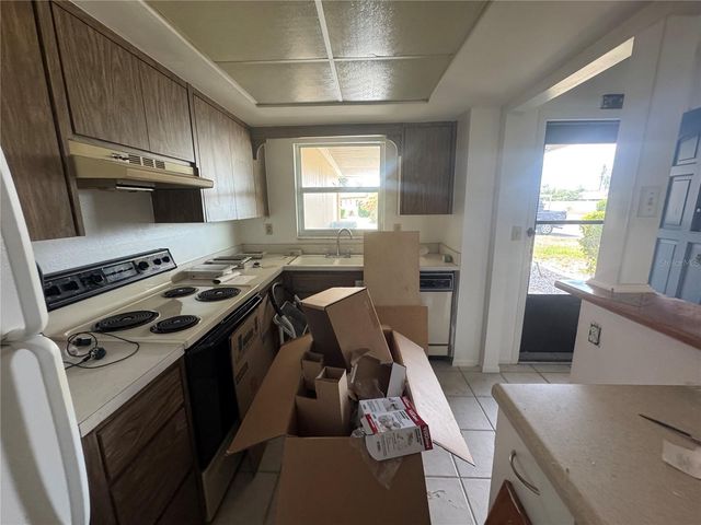 652 PARK CIRCLE, Bradenton, FL 34207