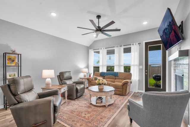 114 Longhorn Run Drive, Montgomery, TX 77356