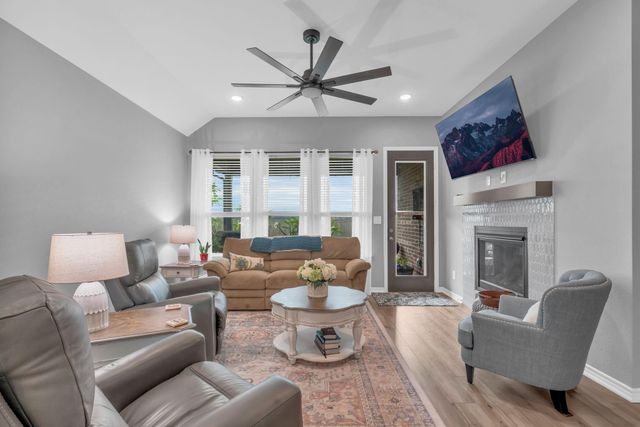 114 Longhorn Run Drive, Montgomery, TX 77356