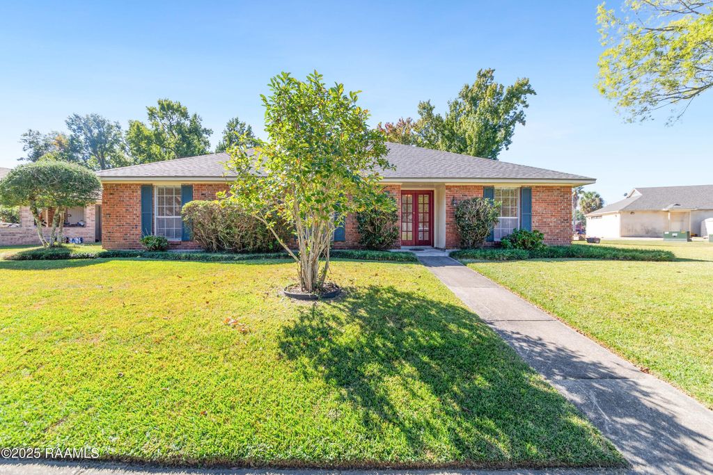 100 Papwood Circle, Lafayette, LA 70503