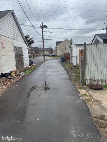 1553 CHAMBERS ST, Trenton, NJ 08610