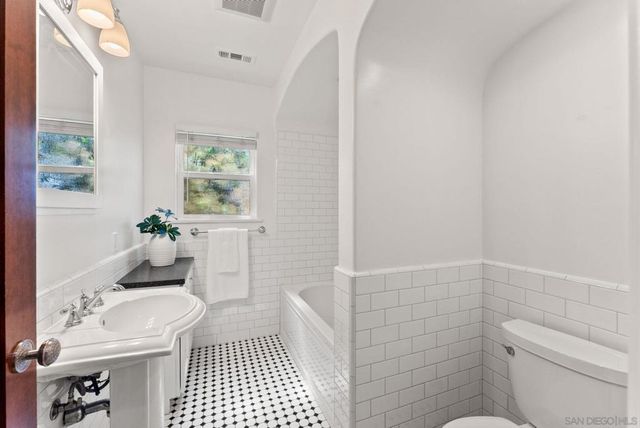 64 Sydney Place, San Diego, CA 92116