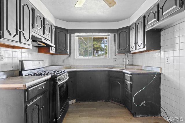 1805 Claudine Drive, St Louis, MO 63138