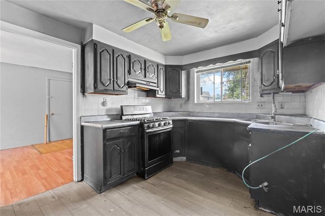 1805 Claudine Drive, St Louis, MO 63138