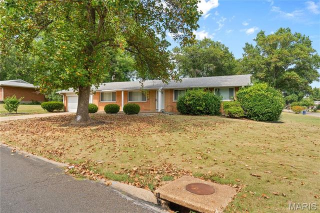 1805 Claudine Drive, St Louis, MO 63138