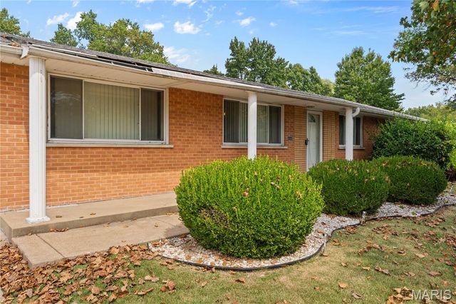 1805 Claudine Drive, St Louis, MO 63138