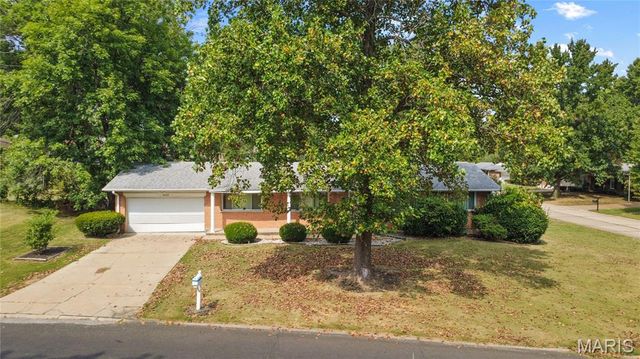 1805 Claudine Drive, St Louis, MO 63138