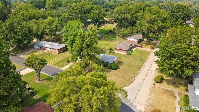 1805 Claudine Drive, St Louis, MO 63138